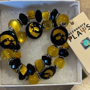 Accessory Plays Iowa Hawkeye beaded bracelet